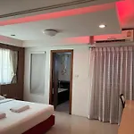 Gusto Pratunam Hotel